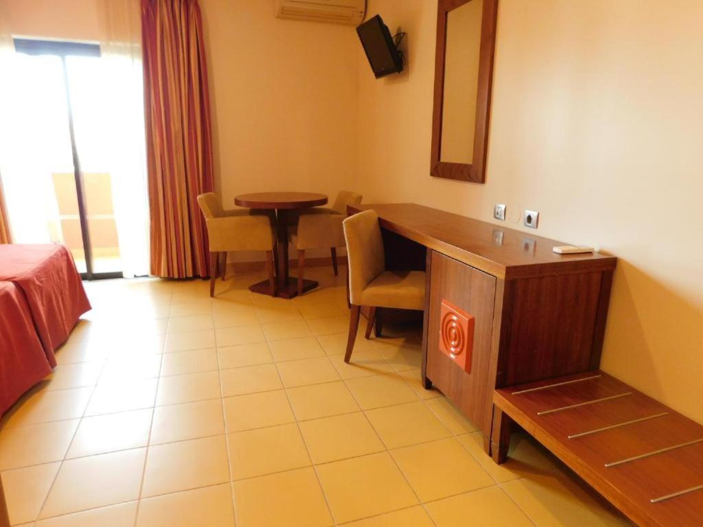 Hotel Praia Sol Куартейра Екстериор снимка